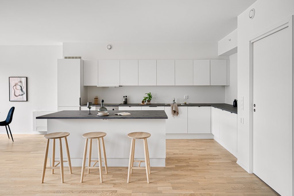 Read more about the article Kitchen Cabinet Installation Cost in Singapore: A Straight Breakdown of What You Pay For